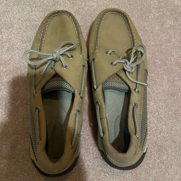 Women’s Sperry’s 7.5 - Picture 1 of 4